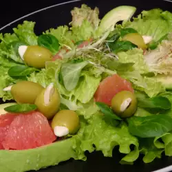 Dijetetska zelena salata sa avokadom i vinegretom od meda i senfa