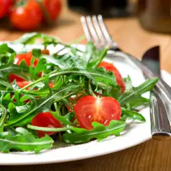 Zelena salata sa paradajzom