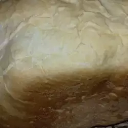 Beli hleb sa kiselim mlekom u mini pekari