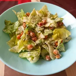 Ajsberg salata, hrskava leblebija i dresing od tofua