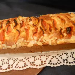 Italijanski kolač sa kajsijama i listićima badema