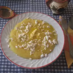 Kačamak sa sirom, maslacem i šarenom solju