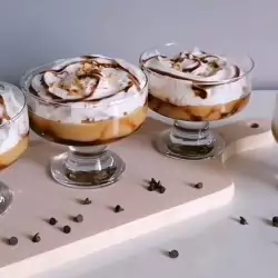 Karamel desert u čaši