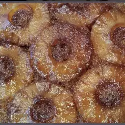 Okrenuti karemel kolač sa ananasom