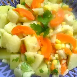 Krompir salata s lukom i kukuruzom