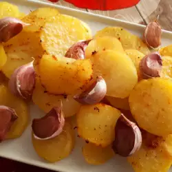 Pečeni krompir sa belim lukom
