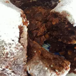 Postan kolač sa šećerom u prahu