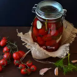 Kiseli crveni paradajz sa mirođijom i belim lukom
