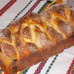 Aromatični uskršnji kolač sa marmeladom