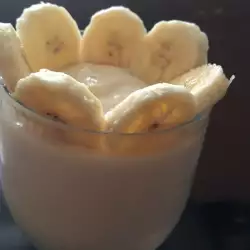 Desert sa kiselom pavlakom i bananama