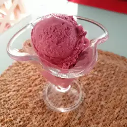 Krem sladoled sa trešnjama