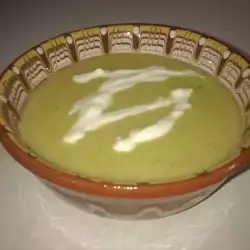 Zelena krem supa od tikvica sa krutonima