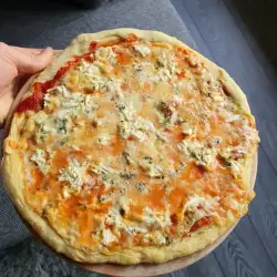 Pica na italijanski način sa plavim sirom