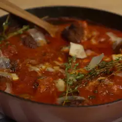 Ćuftice sa paradajz sosom i parmezanom