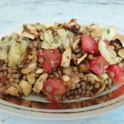 Šarena salata sa sočivom i tikvicama