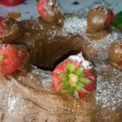 Jednostavan kolač sa jagodama i čokoladom