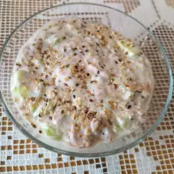 Letnja obrok salata sa tunjevinom