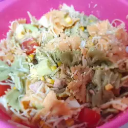 Salata sa tunjevinom i paradajzom
