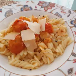 Makarone sa čeri paradajzom i sirom