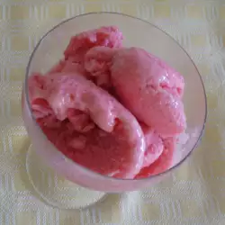 Sladoled od pavlake sa malinama