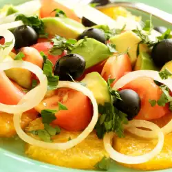 Salata sa avokadom, pomorandžama i bademima