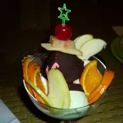 Desert sa voćem i sladoledom