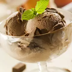 Čokoladni desert sa sladoledom