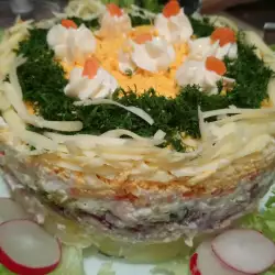 Praznična salata Mimoza sa tunjevinom