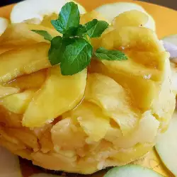 Mini kolač sa jabukama i bademima