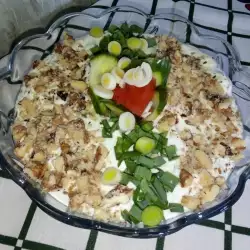 Praznična mlečna salata sa orasima i krastavčićima
