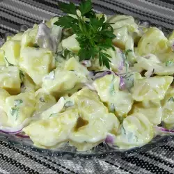 Mlečna krompir salata