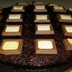 Crni kolač sa kockicama čokolade
