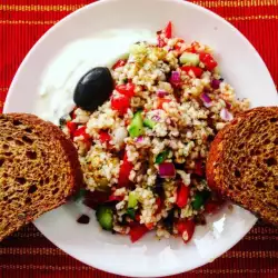 Orijentalna salata sa pšenicom i maslinama