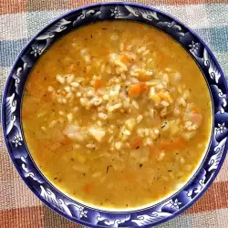 Čorba od pirinča sa prazilukom lukom i šargarepama