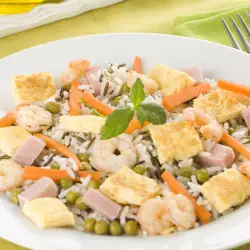 Salata sa pirinčem i belom ribom