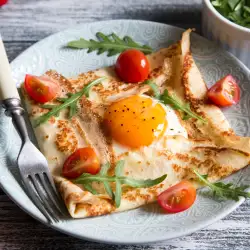 Slane palačinke sa jajetom i sirom