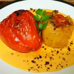 Paprike punjene mlevenim mesom sa paradajzom