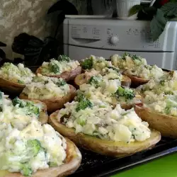 Krompir punjen brokolijem, kačkavaljem i krastavčićima