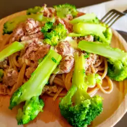 Zdravi integralni špageti s brokolijem