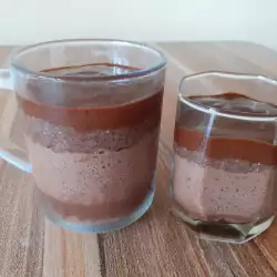 Odličan parfe tri čokolade u čaši