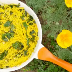 Zlatne pržene špagete sa blitvom i tuštom