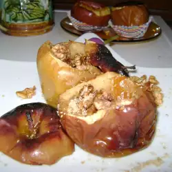 Pečene jabuke sa orasima i suvim grožđem