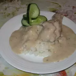 Piletina sa mlečnim sosom i belim pirinčem