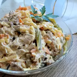 Salata od piletine sa majonezom i kiselim krastavcima