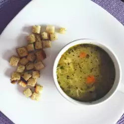 Pileća supa sa spanaćem i krutonima