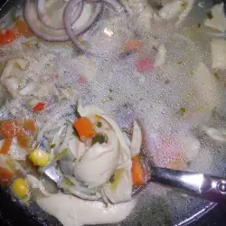 Koloritna pileća supa