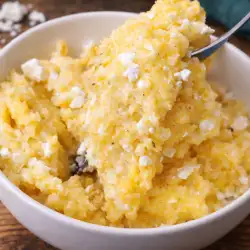 Palenta sa kačkavaljem i sirom