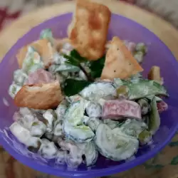 Poljska salata sa graškom i kobasicama
