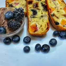 Voćni kolač sa proteinom i borovnicama
