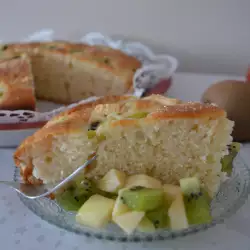 Vazdušasti voćni kolač sa kivijem i jabukama
